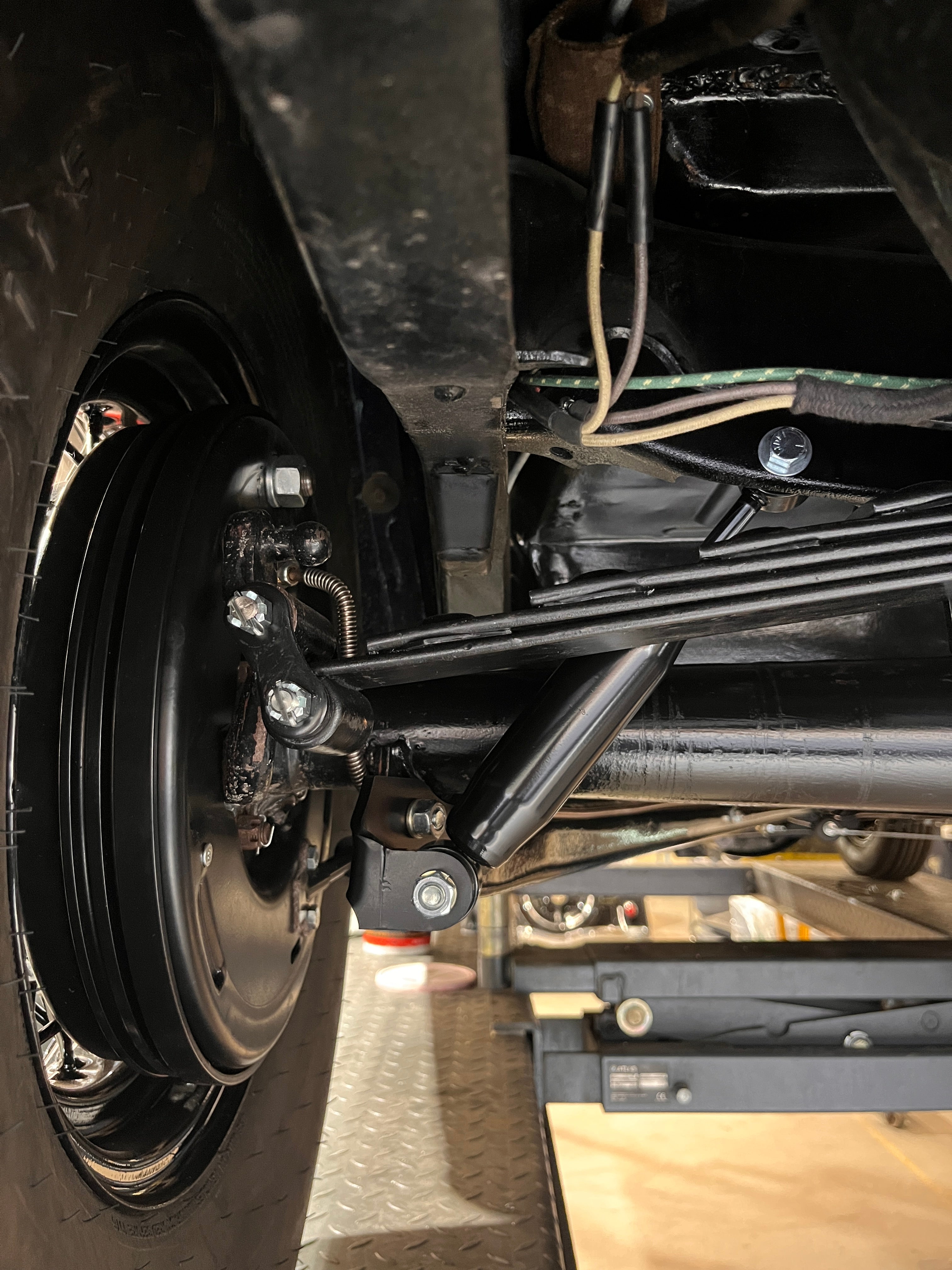 Rear Shock Mounts for Factory V8 Radius Rods - 1932-1934 Ford ...